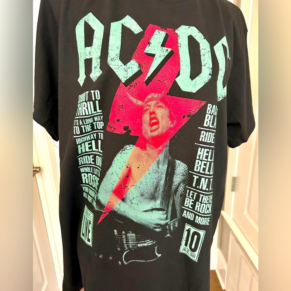 NEW WITH TAGS! Men’s Black AC DC Short Sleeve 
T Shirt Live Concert July 10,1996